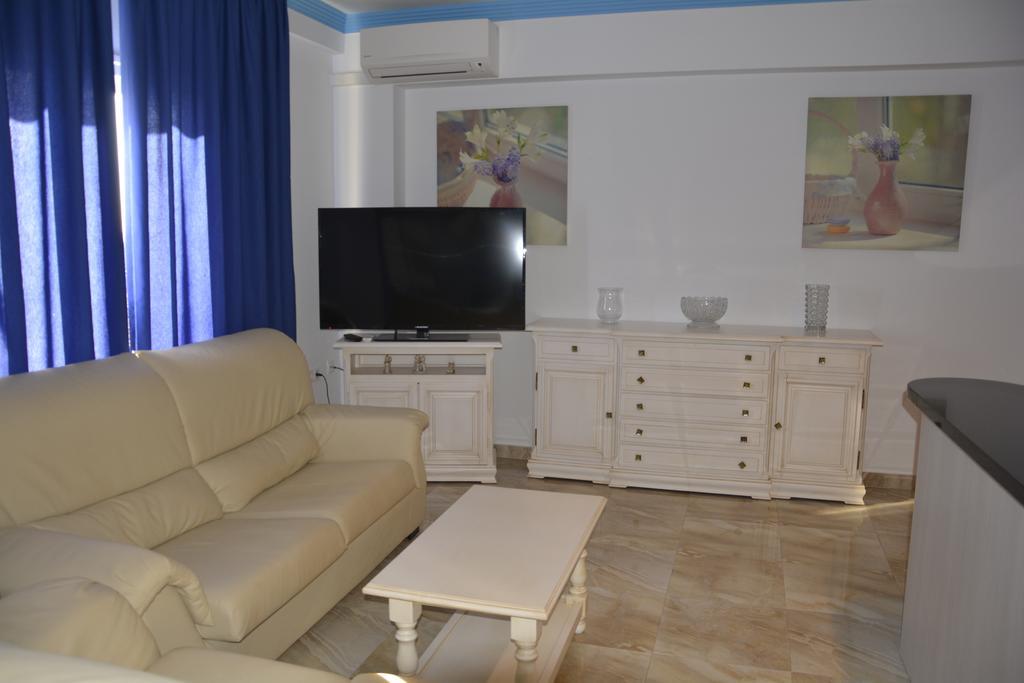 Apartamentos Mediterraneo Marbella Exterior photo